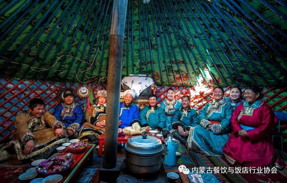 探索新奥门特，免费资料大全与火凤凰的启示噢门特马开什么?