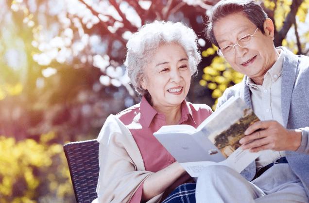 70岁以上养老金，保障晚年生活的温暖阳光70岁以上养老金上调多少